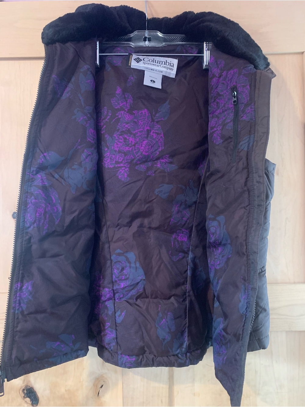 Women’s Columbia Gray/Brown Quilted Puffer Vest with Faux Fur Collar - Picture 4 of 12